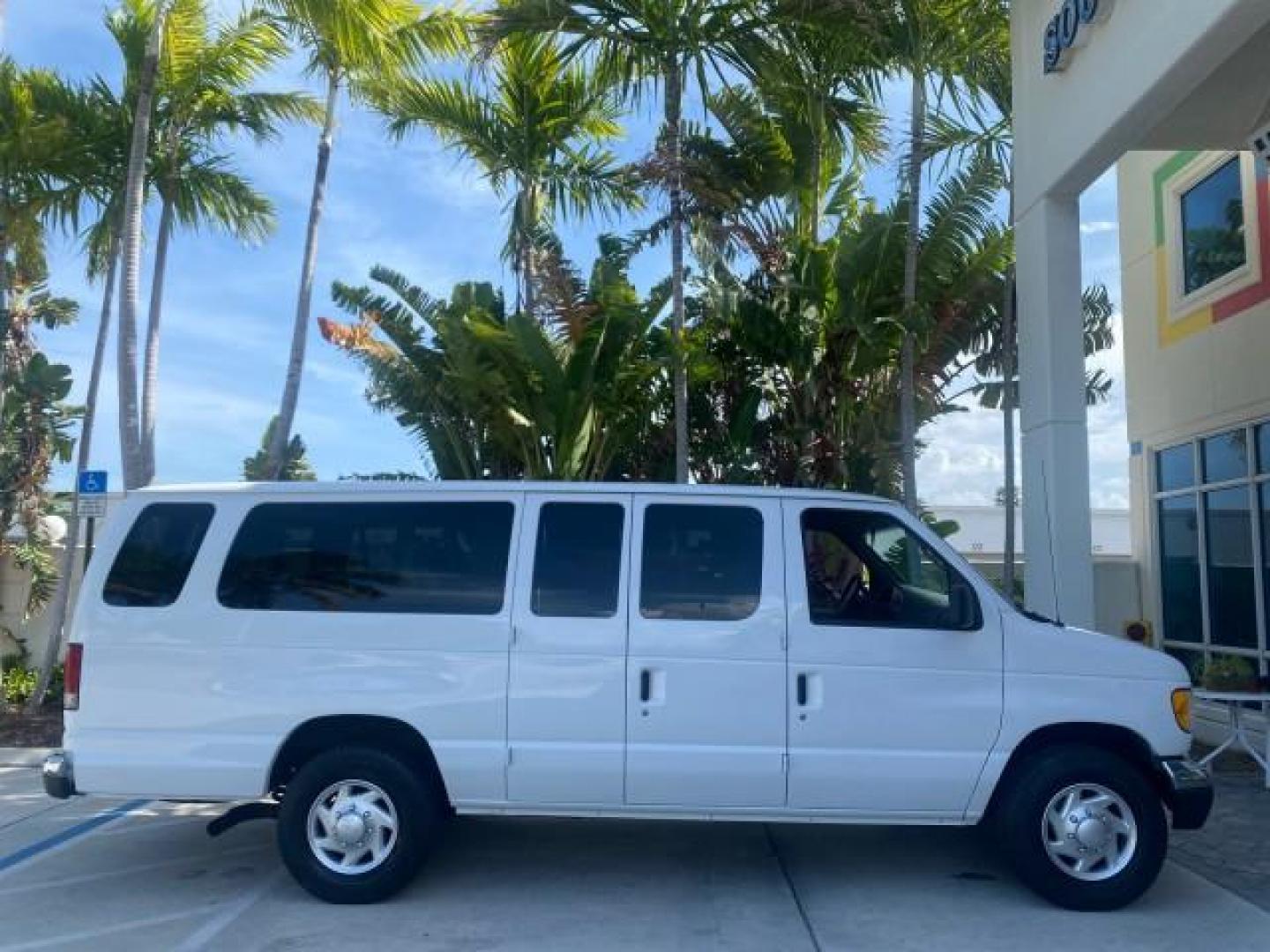 2002 Oxford White /Medium Graphite Ford Econoline Wagon XLT 15 PASSENGER FLORIDA (1FBSS31L32H) with an 5.4L EFI OHC V8 Engine engine, Automatic transmission, located at 4701 North Dixie Hwy, Pompano Beach, FL, 33064, (954) 422-2889, 26.240938, -80.123474 - OUR WEBPAGE FLORIDACARS1.COM HAS OVER 100 PHOTOS AND FREE CARFAX LINK 2002 FORD E-SERIES E-350 SD XLT VIN: 1FBSS31L32HA48789 1 F B S S 3 1 L 3 2 H A 4 8 7 8 9 VAN 5.4L V8 F SOHC 16V GASOLINE REAR WHEEL DRIVE Top Features Cloth Seats Rear Air Conditioning Third Row Seat Tow Hitch Basic Features ABS B - Photo#91