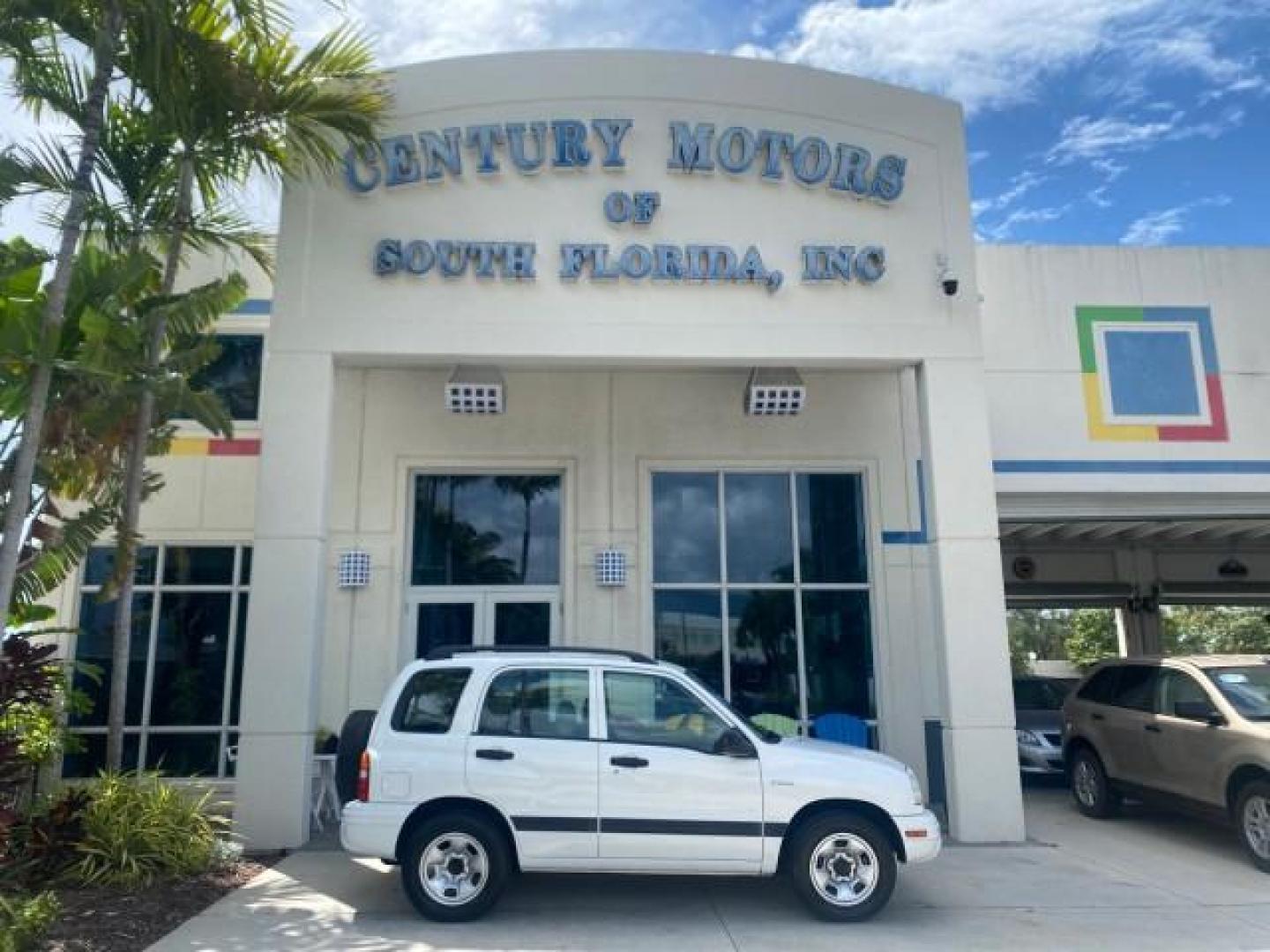 2001 Bright White /Gray Suzuki Vitara JLS LOW 35,130 1 OWNER (2S3TE52V716) with an 2.0L DOHC MPFI 16-Valve 4-Cyl Engine engine, Automatic transmission, located at 4701 North Dixie Hwy, Pompano Beach, FL, 33064, (954) 422-2889, 26.240938, -80.123474 - OUR WEBPAGE FLORIDACARS1.COM HAS OVER 100 PHOTOS AND FREE CARFAX LINK 2001 SUZUKI VITARA JLS VIN: 2S3TE52V716105780 2 S 3 T E 5 2 V 7 1 6 1 0 5 7 8 0 4 DOOR WAGON/SPORT UTILITY 2.0L I4 F DOHC 16V GASOLINE REAR WHEEL DRIVE Top Features Cloth Seats Soft Top Basic Features AM/FM Stereo Air Conditioning - Photo#0