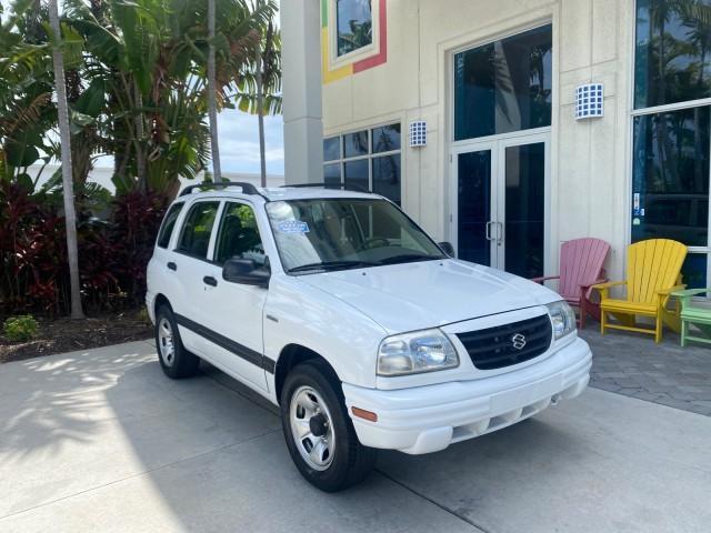 2001 Bright White /Gray Suzuki Vitara JLS LOW 35,130 1 OWNER (2S3TE52V716) with an 2.0L DOHC MPFI 16-Valve 4-Cyl Engine engine, Automatic transmission, located at 4701 North Dixie Hwy, Pompano Beach, FL, 33064, (954) 422-2889, 26.240938, -80.123474 - OUR WEBPAGE FLORIDACARS1.COM HAS OVER 100 PHOTOS AND FREE CARFAX LINK 2001 SUZUKI VITARA JLS VIN: 2S3TE52V716105780 2 S 3 T E 5 2 V 7 1 6 1 0 5 7 8 0 4 DOOR WAGON/SPORT UTILITY 2.0L I4 F DOHC 16V GASOLINE REAR WHEEL DRIVE Top Features Cloth Seats Soft Top Basic Features AM/FM Stereo Air Conditioning - Photo#1