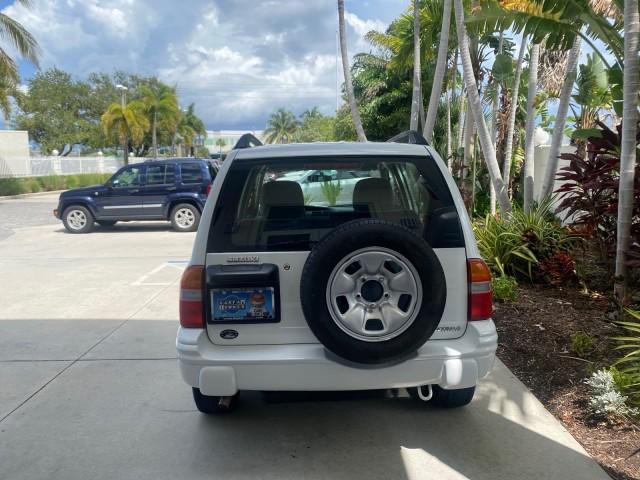 2001 Bright White /Gray Suzuki Vitara JLS LOW 35,130 1 OWNER (2S3TE52V716) with an 2.0L DOHC MPFI 16-Valve 4-Cyl Engine engine, Automatic transmission, located at 4701 North Dixie Hwy, Pompano Beach, FL, 33064, (954) 422-2889, 26.240938, -80.123474 - OUR WEBPAGE FLORIDACARS1.COM HAS OVER 100 PHOTOS AND FREE CARFAX LINK 2001 SUZUKI VITARA JLS VIN: 2S3TE52V716105780 2 S 3 T E 5 2 V 7 1 6 1 0 5 7 8 0 4 DOOR WAGON/SPORT UTILITY 2.0L I4 F DOHC 16V GASOLINE REAR WHEEL DRIVE Top Features Cloth Seats Soft Top Basic Features AM/FM Stereo Air Conditioning - Photo#6