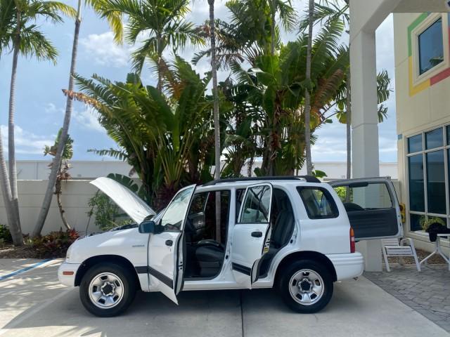 2001 Bright White /Gray Suzuki Vitara JLS LOW 35,130 1 OWNER (2S3TE52V716) with an 2.0L DOHC MPFI 16-Valve 4-Cyl Engine engine, Automatic transmission, located at 4701 North Dixie Hwy, Pompano Beach, FL, 33064, (954) 422-2889, 26.240938, -80.123474 - OUR WEBPAGE FLORIDACARS1.COM HAS OVER 100 PHOTOS AND FREE CARFAX LINK 2001 SUZUKI VITARA JLS VIN: 2S3TE52V716105780 2 S 3 T E 5 2 V 7 1 6 1 0 5 7 8 0 4 DOOR WAGON/SPORT UTILITY 2.0L I4 F DOHC 16V GASOLINE REAR WHEEL DRIVE Top Features Cloth Seats Soft Top Basic Features AM/FM Stereo Air Conditioning - Photo#8