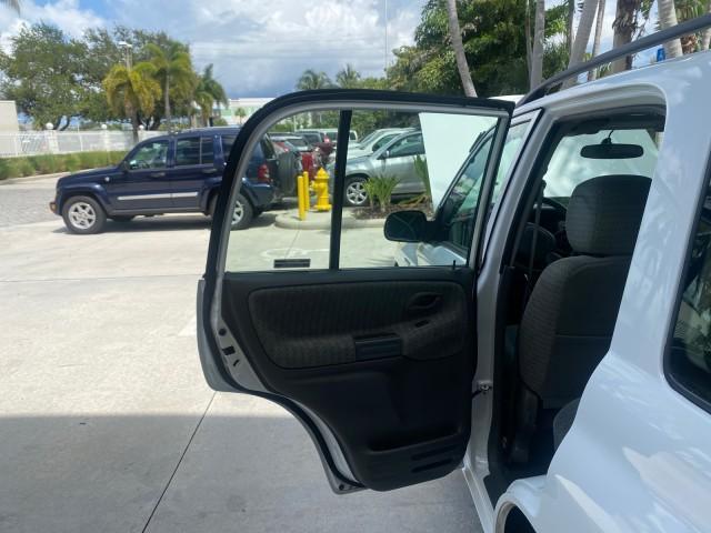 2001 Bright White /Gray Suzuki Vitara JLS LOW 35,130 1 OWNER (2S3TE52V716) with an 2.0L DOHC MPFI 16-Valve 4-Cyl Engine engine, Automatic transmission, located at 4701 North Dixie Hwy, Pompano Beach, FL, 33064, (954) 422-2889, 26.240938, -80.123474 - OUR WEBPAGE FLORIDACARS1.COM HAS OVER 100 PHOTOS AND FREE CARFAX LINK 2001 SUZUKI VITARA JLS VIN: 2S3TE52V716105780 2 S 3 T E 5 2 V 7 1 6 1 0 5 7 8 0 4 DOOR WAGON/SPORT UTILITY 2.0L I4 F DOHC 16V GASOLINE REAR WHEEL DRIVE Top Features Cloth Seats Soft Top Basic Features AM/FM Stereo Air Conditioning - Photo#13