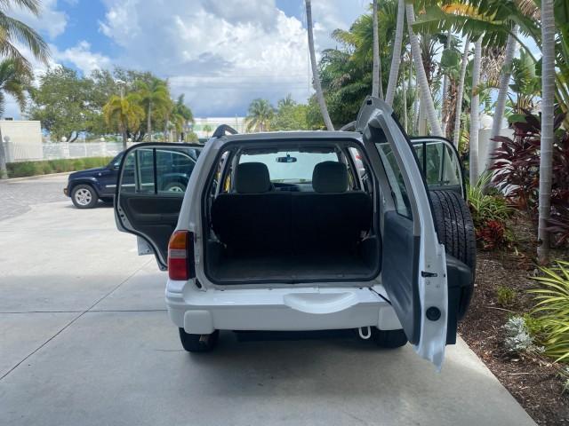 2001 Bright White /Gray Suzuki Vitara JLS LOW 35,130 1 OWNER (2S3TE52V716) with an 2.0L DOHC MPFI 16-Valve 4-Cyl Engine engine, Automatic transmission, located at 4701 North Dixie Hwy, Pompano Beach, FL, 33064, (954) 422-2889, 26.240938, -80.123474 - OUR WEBPAGE FLORIDACARS1.COM HAS OVER 100 PHOTOS AND FREE CARFAX LINK 2001 SUZUKI VITARA JLS VIN: 2S3TE52V716105780 2 S 3 T E 5 2 V 7 1 6 1 0 5 7 8 0 4 DOOR WAGON/SPORT UTILITY 2.0L I4 F DOHC 16V GASOLINE REAR WHEEL DRIVE Top Features Cloth Seats Soft Top Basic Features AM/FM Stereo Air Conditioning - Photo#15