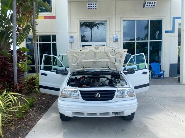 2001 Bright White /Gray Suzuki Vitara JLS LOW 35,130 1 OWNER (2S3TE52V716) with an 2.0L DOHC MPFI 16-Valve 4-Cyl Engine engine, Automatic transmission, located at 4701 North Dixie Hwy, Pompano Beach, FL, 33064, (954) 422-2889, 26.240938, -80.123474 - OUR WEBPAGE FLORIDACARS1.COM HAS OVER 100 PHOTOS AND FREE CARFAX LINK 2001 SUZUKI VITARA JLS VIN: 2S3TE52V716105780 2 S 3 T E 5 2 V 7 1 6 1 0 5 7 8 0 4 DOOR WAGON/SPORT UTILITY 2.0L I4 F DOHC 16V GASOLINE REAR WHEEL DRIVE Top Features Cloth Seats Soft Top Basic Features AM/FM Stereo Air Conditioning - Photo#16
