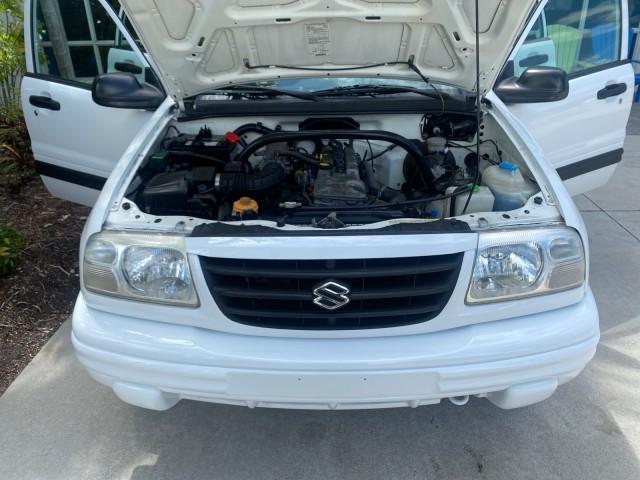 2001 Bright White /Gray Suzuki Vitara JLS LOW 35,130 1 OWNER (2S3TE52V716) with an 2.0L DOHC MPFI 16-Valve 4-Cyl Engine engine, Automatic transmission, located at 4701 North Dixie Hwy, Pompano Beach, FL, 33064, (954) 422-2889, 26.240938, -80.123474 - OUR WEBPAGE FLORIDACARS1.COM HAS OVER 100 PHOTOS AND FREE CARFAX LINK 2001 SUZUKI VITARA JLS VIN: 2S3TE52V716105780 2 S 3 T E 5 2 V 7 1 6 1 0 5 7 8 0 4 DOOR WAGON/SPORT UTILITY 2.0L I4 F DOHC 16V GASOLINE REAR WHEEL DRIVE Top Features Cloth Seats Soft Top Basic Features AM/FM Stereo Air Conditioning - Photo#17