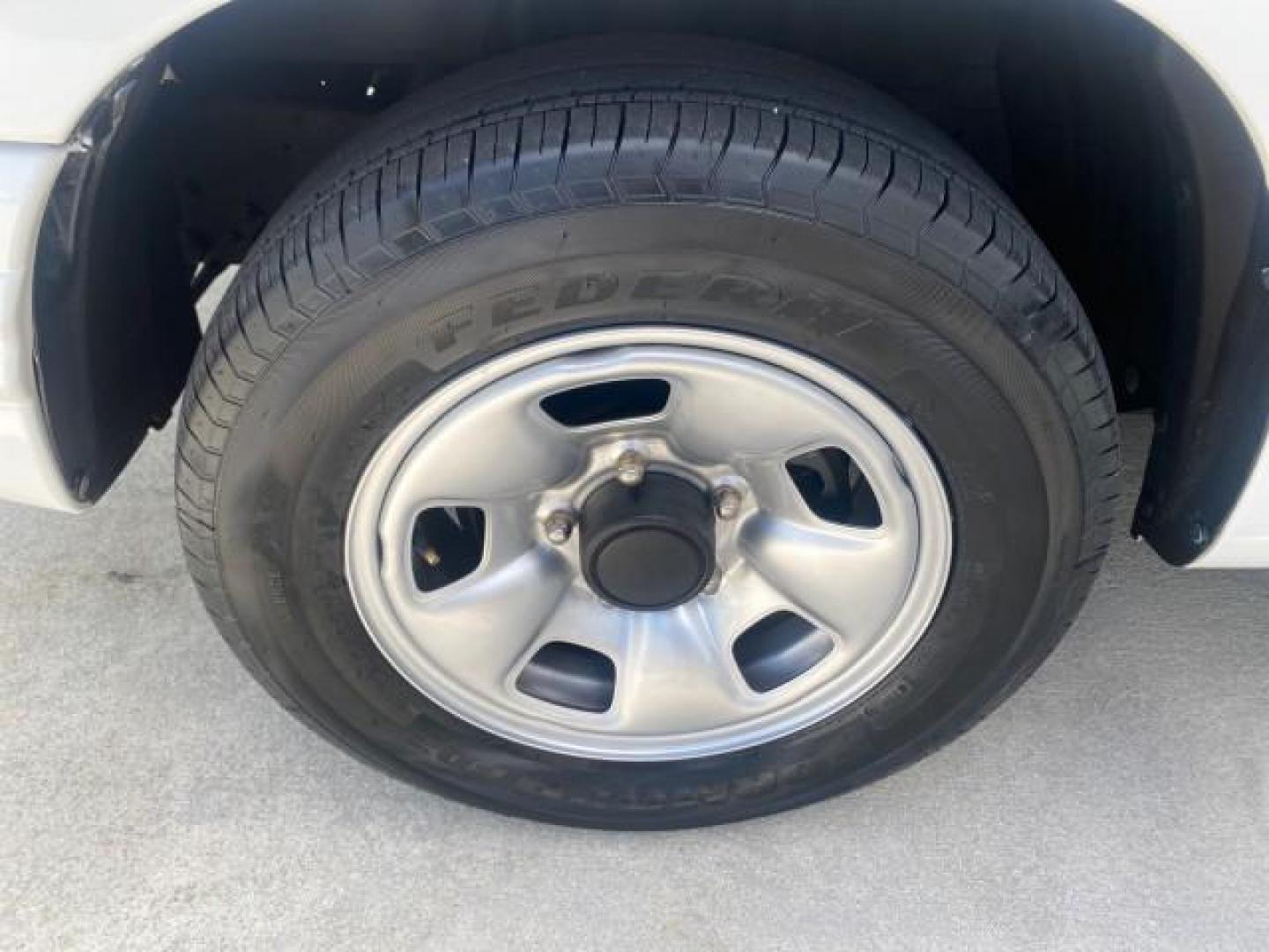 2001 Bright White /Gray Suzuki Vitara JLS LOW 35,130 1 OWNER (2S3TE52V716) with an 2.0L DOHC MPFI 16-Valve 4-Cyl Engine engine, Automatic transmission, located at 4701 North Dixie Hwy, Pompano Beach, FL, 33064, (954) 422-2889, 26.240938, -80.123474 - OUR WEBPAGE FLORIDACARS1.COM HAS OVER 100 PHOTOS AND FREE CARFAX LINK 2001 SUZUKI VITARA JLS VIN: 2S3TE52V716105780 2 S 3 T E 5 2 V 7 1 6 1 0 5 7 8 0 4 DOOR WAGON/SPORT UTILITY 2.0L I4 F DOHC 16V GASOLINE REAR WHEEL DRIVE Top Features Cloth Seats Soft Top Basic Features AM/FM Stereo Air Conditioning - Photo#19