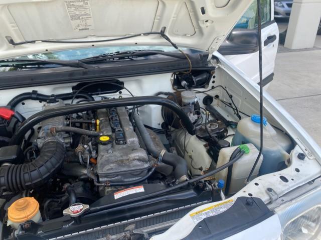 2001 Bright White /Gray Suzuki Vitara JLS LOW 35,130 1 OWNER (2S3TE52V716) with an 2.0L DOHC MPFI 16-Valve 4-Cyl Engine engine, Automatic transmission, located at 4701 North Dixie Hwy, Pompano Beach, FL, 33064, (954) 422-2889, 26.240938, -80.123474 - OUR WEBPAGE FLORIDACARS1.COM HAS OVER 100 PHOTOS AND FREE CARFAX LINK 2001 SUZUKI VITARA JLS VIN: 2S3TE52V716105780 2 S 3 T E 5 2 V 7 1 6 1 0 5 7 8 0 4 DOOR WAGON/SPORT UTILITY 2.0L I4 F DOHC 16V GASOLINE REAR WHEEL DRIVE Top Features Cloth Seats Soft Top Basic Features AM/FM Stereo Air Conditioning - Photo#25