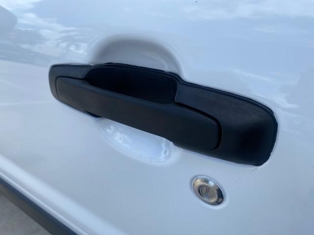 2001 Bright White /Gray Suzuki Vitara JLS LOW 35,130 1 OWNER (2S3TE52V716) with an 2.0L DOHC MPFI 16-Valve 4-Cyl Engine engine, Automatic transmission, located at 4701 North Dixie Hwy, Pompano Beach, FL, 33064, (954) 422-2889, 26.240938, -80.123474 - OUR WEBPAGE FLORIDACARS1.COM HAS OVER 100 PHOTOS AND FREE CARFAX LINK 2001 SUZUKI VITARA JLS VIN: 2S3TE52V716105780 2 S 3 T E 5 2 V 7 1 6 1 0 5 7 8 0 4 DOOR WAGON/SPORT UTILITY 2.0L I4 F DOHC 16V GASOLINE REAR WHEEL DRIVE Top Features Cloth Seats Soft Top Basic Features AM/FM Stereo Air Conditioning - Photo#27