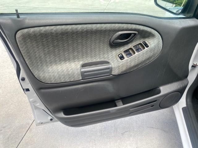 2001 Bright White /Gray Suzuki Vitara JLS LOW 35,130 1 OWNER (2S3TE52V716) with an 2.0L DOHC MPFI 16-Valve 4-Cyl Engine engine, Automatic transmission, located at 4701 North Dixie Hwy, Pompano Beach, FL, 33064, (954) 422-2889, 26.240938, -80.123474 - OUR WEBPAGE FLORIDACARS1.COM HAS OVER 100 PHOTOS AND FREE CARFAX LINK 2001 SUZUKI VITARA JLS VIN: 2S3TE52V716105780 2 S 3 T E 5 2 V 7 1 6 1 0 5 7 8 0 4 DOOR WAGON/SPORT UTILITY 2.0L I4 F DOHC 16V GASOLINE REAR WHEEL DRIVE Top Features Cloth Seats Soft Top Basic Features AM/FM Stereo Air Conditioning - Photo#30