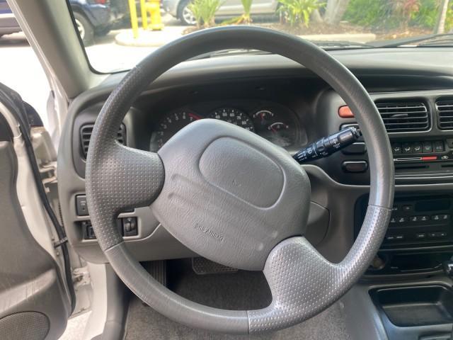 2001 Bright White /Gray Suzuki Vitara JLS LOW 35,130 1 OWNER (2S3TE52V716) with an 2.0L DOHC MPFI 16-Valve 4-Cyl Engine engine, Automatic transmission, located at 4701 North Dixie Hwy, Pompano Beach, FL, 33064, (954) 422-2889, 26.240938, -80.123474 - OUR WEBPAGE FLORIDACARS1.COM HAS OVER 100 PHOTOS AND FREE CARFAX LINK 2001 SUZUKI VITARA JLS VIN: 2S3TE52V716105780 2 S 3 T E 5 2 V 7 1 6 1 0 5 7 8 0 4 DOOR WAGON/SPORT UTILITY 2.0L I4 F DOHC 16V GASOLINE REAR WHEEL DRIVE Top Features Cloth Seats Soft Top Basic Features AM/FM Stereo Air Conditioning - Photo#37