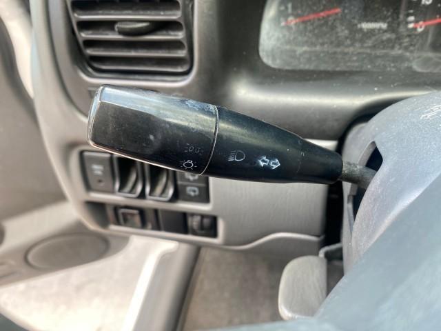 2001 Bright White /Gray Suzuki Vitara JLS LOW 35,130 1 OWNER (2S3TE52V716) with an 2.0L DOHC MPFI 16-Valve 4-Cyl Engine engine, Automatic transmission, located at 4701 North Dixie Hwy, Pompano Beach, FL, 33064, (954) 422-2889, 26.240938, -80.123474 - OUR WEBPAGE FLORIDACARS1.COM HAS OVER 100 PHOTOS AND FREE CARFAX LINK 2001 SUZUKI VITARA JLS VIN: 2S3TE52V716105780 2 S 3 T E 5 2 V 7 1 6 1 0 5 7 8 0 4 DOOR WAGON/SPORT UTILITY 2.0L I4 F DOHC 16V GASOLINE REAR WHEEL DRIVE Top Features Cloth Seats Soft Top Basic Features AM/FM Stereo Air Conditioning - Photo#38