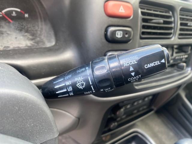 2001 Bright White /Gray Suzuki Vitara JLS LOW 35,130 1 OWNER (2S3TE52V716) with an 2.0L DOHC MPFI 16-Valve 4-Cyl Engine engine, Automatic transmission, located at 4701 North Dixie Hwy, Pompano Beach, FL, 33064, (954) 422-2889, 26.240938, -80.123474 - OUR WEBPAGE FLORIDACARS1.COM HAS OVER 100 PHOTOS AND FREE CARFAX LINK 2001 SUZUKI VITARA JLS VIN: 2S3TE52V716105780 2 S 3 T E 5 2 V 7 1 6 1 0 5 7 8 0 4 DOOR WAGON/SPORT UTILITY 2.0L I4 F DOHC 16V GASOLINE REAR WHEEL DRIVE Top Features Cloth Seats Soft Top Basic Features AM/FM Stereo Air Conditioning - Photo#39