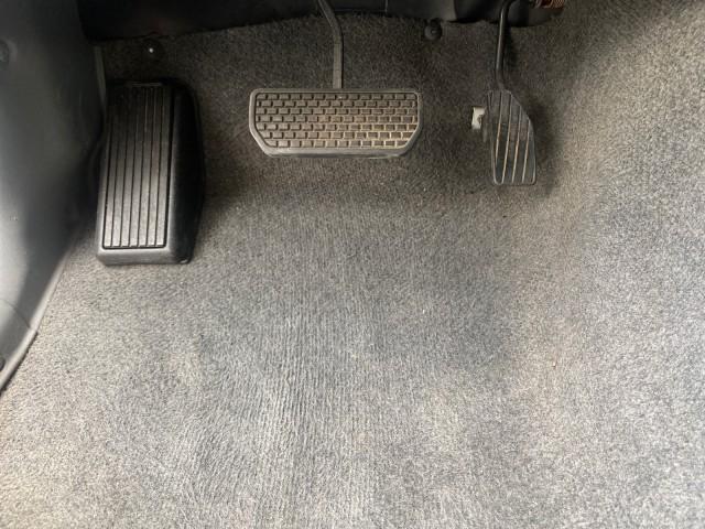 2001 Bright White /Gray Suzuki Vitara JLS LOW 35,130 1 OWNER (2S3TE52V716) with an 2.0L DOHC MPFI 16-Valve 4-Cyl Engine engine, Automatic transmission, located at 4701 North Dixie Hwy, Pompano Beach, FL, 33064, (954) 422-2889, 26.240938, -80.123474 - OUR WEBPAGE FLORIDACARS1.COM HAS OVER 100 PHOTOS AND FREE CARFAX LINK 2001 SUZUKI VITARA JLS VIN: 2S3TE52V716105780 2 S 3 T E 5 2 V 7 1 6 1 0 5 7 8 0 4 DOOR WAGON/SPORT UTILITY 2.0L I4 F DOHC 16V GASOLINE REAR WHEEL DRIVE Top Features Cloth Seats Soft Top Basic Features AM/FM Stereo Air Conditioning - Photo#41