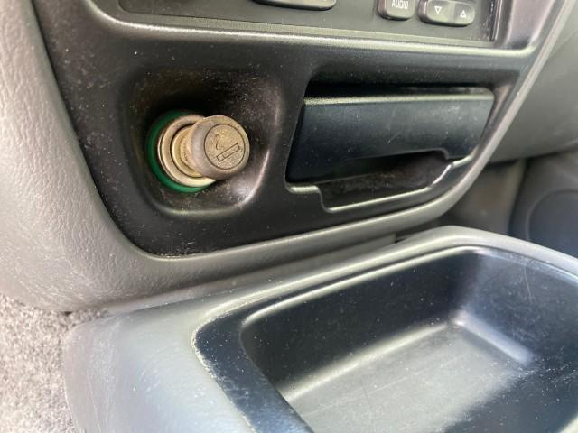 2001 Bright White /Gray Suzuki Vitara JLS LOW 35,130 1 OWNER (2S3TE52V716) with an 2.0L DOHC MPFI 16-Valve 4-Cyl Engine engine, Automatic transmission, located at 4701 North Dixie Hwy, Pompano Beach, FL, 33064, (954) 422-2889, 26.240938, -80.123474 - OUR WEBPAGE FLORIDACARS1.COM HAS OVER 100 PHOTOS AND FREE CARFAX LINK 2001 SUZUKI VITARA JLS VIN: 2S3TE52V716105780 2 S 3 T E 5 2 V 7 1 6 1 0 5 7 8 0 4 DOOR WAGON/SPORT UTILITY 2.0L I4 F DOHC 16V GASOLINE REAR WHEEL DRIVE Top Features Cloth Seats Soft Top Basic Features AM/FM Stereo Air Conditioning - Photo#45