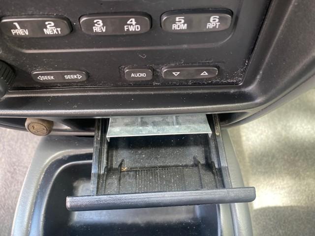 2001 Bright White /Gray Suzuki Vitara JLS LOW 35,130 1 OWNER (2S3TE52V716) with an 2.0L DOHC MPFI 16-Valve 4-Cyl Engine engine, Automatic transmission, located at 4701 North Dixie Hwy, Pompano Beach, FL, 33064, (954) 422-2889, 26.240938, -80.123474 - OUR WEBPAGE FLORIDACARS1.COM HAS OVER 100 PHOTOS AND FREE CARFAX LINK 2001 SUZUKI VITARA JLS VIN: 2S3TE52V716105780 2 S 3 T E 5 2 V 7 1 6 1 0 5 7 8 0 4 DOOR WAGON/SPORT UTILITY 2.0L I4 F DOHC 16V GASOLINE REAR WHEEL DRIVE Top Features Cloth Seats Soft Top Basic Features AM/FM Stereo Air Conditioning - Photo#46