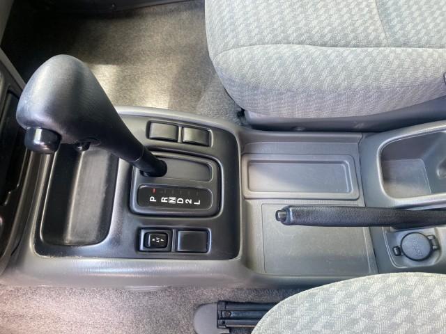 2001 Bright White /Gray Suzuki Vitara JLS LOW 35,130 1 OWNER (2S3TE52V716) with an 2.0L DOHC MPFI 16-Valve 4-Cyl Engine engine, Automatic transmission, located at 4701 North Dixie Hwy, Pompano Beach, FL, 33064, (954) 422-2889, 26.240938, -80.123474 - OUR WEBPAGE FLORIDACARS1.COM HAS OVER 100 PHOTOS AND FREE CARFAX LINK 2001 SUZUKI VITARA JLS VIN: 2S3TE52V716105780 2 S 3 T E 5 2 V 7 1 6 1 0 5 7 8 0 4 DOOR WAGON/SPORT UTILITY 2.0L I4 F DOHC 16V GASOLINE REAR WHEEL DRIVE Top Features Cloth Seats Soft Top Basic Features AM/FM Stereo Air Conditioning - Photo#48