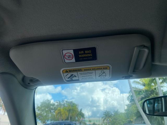 2001 Bright White /Gray Suzuki Vitara JLS LOW 35,130 1 OWNER (2S3TE52V716) with an 2.0L DOHC MPFI 16-Valve 4-Cyl Engine engine, Automatic transmission, located at 4701 North Dixie Hwy, Pompano Beach, FL, 33064, (954) 422-2889, 26.240938, -80.123474 - OUR WEBPAGE FLORIDACARS1.COM HAS OVER 100 PHOTOS AND FREE CARFAX LINK 2001 SUZUKI VITARA JLS VIN: 2S3TE52V716105780 2 S 3 T E 5 2 V 7 1 6 1 0 5 7 8 0 4 DOOR WAGON/SPORT UTILITY 2.0L I4 F DOHC 16V GASOLINE REAR WHEEL DRIVE Top Features Cloth Seats Soft Top Basic Features AM/FM Stereo Air Conditioning - Photo#51