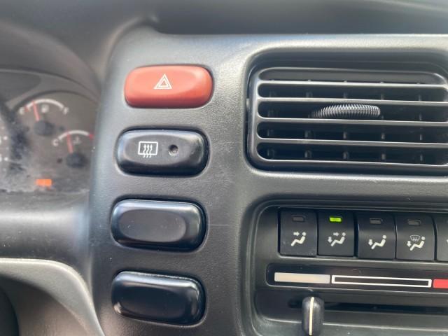 2001 Bright White /Gray Suzuki Vitara JLS LOW 35,130 1 OWNER (2S3TE52V716) with an 2.0L DOHC MPFI 16-Valve 4-Cyl Engine engine, Automatic transmission, located at 4701 North Dixie Hwy, Pompano Beach, FL, 33064, (954) 422-2889, 26.240938, -80.123474 - OUR WEBPAGE FLORIDACARS1.COM HAS OVER 100 PHOTOS AND FREE CARFAX LINK 2001 SUZUKI VITARA JLS VIN: 2S3TE52V716105780 2 S 3 T E 5 2 V 7 1 6 1 0 5 7 8 0 4 DOOR WAGON/SPORT UTILITY 2.0L I4 F DOHC 16V GASOLINE REAR WHEEL DRIVE Top Features Cloth Seats Soft Top Basic Features AM/FM Stereo Air Conditioning - Photo#55