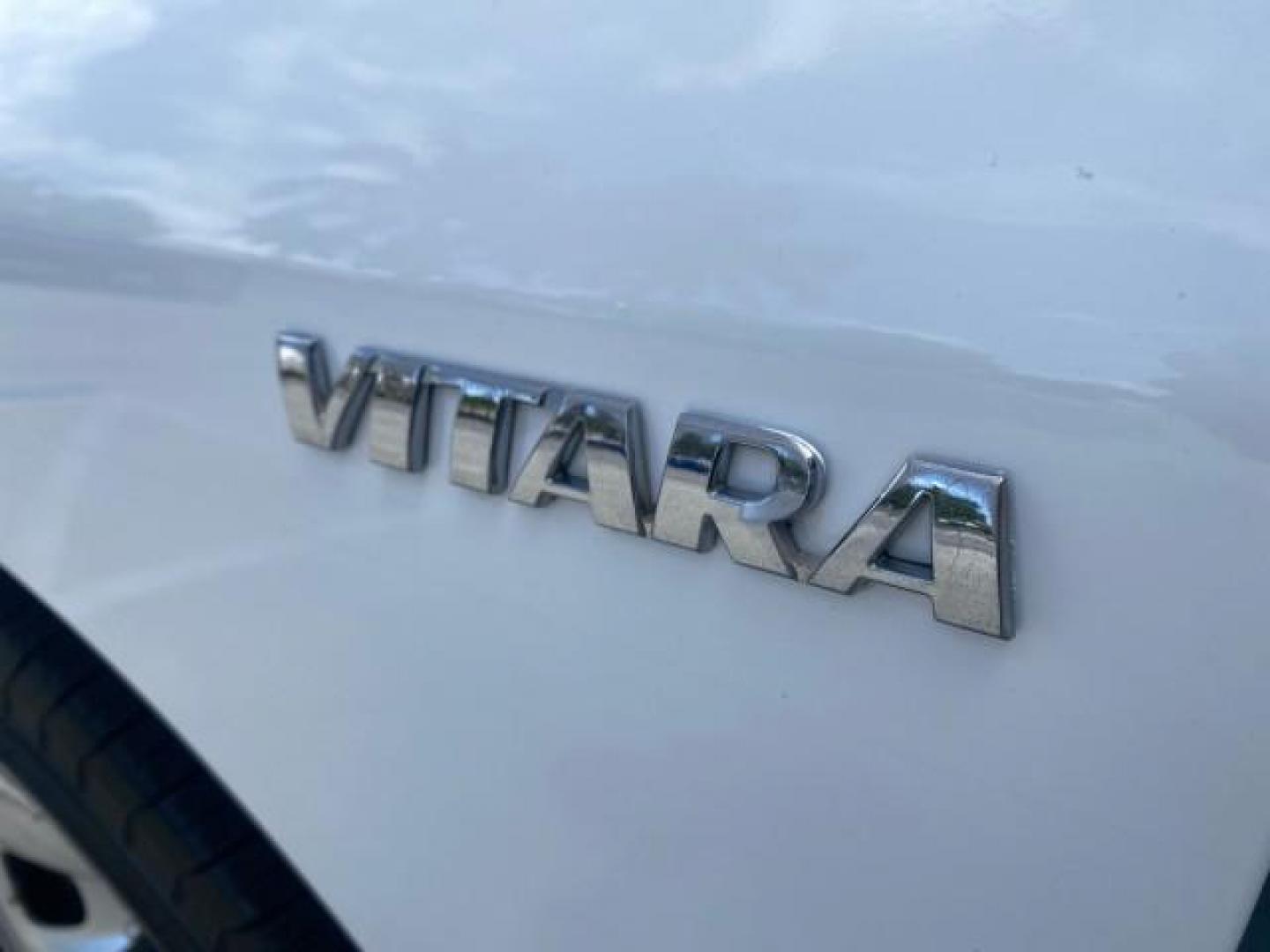 2001 Bright White /Gray Suzuki Vitara JLS LOW 35,130 1 OWNER (2S3TE52V716) with an 2.0L DOHC MPFI 16-Valve 4-Cyl Engine engine, Automatic transmission, located at 4701 North Dixie Hwy, Pompano Beach, FL, 33064, (954) 422-2889, 26.240938, -80.123474 - OUR WEBPAGE FLORIDACARS1.COM HAS OVER 100 PHOTOS AND FREE CARFAX LINK 2001 SUZUKI VITARA JLS VIN: 2S3TE52V716105780 2 S 3 T E 5 2 V 7 1 6 1 0 5 7 8 0 4 DOOR WAGON/SPORT UTILITY 2.0L I4 F DOHC 16V GASOLINE REAR WHEEL DRIVE Top Features Cloth Seats Soft Top Basic Features AM/FM Stereo Air Conditioning - Photo#56