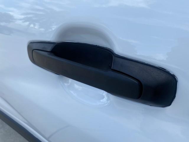 2001 Bright White /Gray Suzuki Vitara JLS LOW 35,130 1 OWNER (2S3TE52V716) with an 2.0L DOHC MPFI 16-Valve 4-Cyl Engine engine, Automatic transmission, located at 4701 North Dixie Hwy, Pompano Beach, FL, 33064, (954) 422-2889, 26.240938, -80.123474 - OUR WEBPAGE FLORIDACARS1.COM HAS OVER 100 PHOTOS AND FREE CARFAX LINK 2001 SUZUKI VITARA JLS VIN: 2S3TE52V716105780 2 S 3 T E 5 2 V 7 1 6 1 0 5 7 8 0 4 DOOR WAGON/SPORT UTILITY 2.0L I4 F DOHC 16V GASOLINE REAR WHEEL DRIVE Top Features Cloth Seats Soft Top Basic Features AM/FM Stereo Air Conditioning - Photo#58