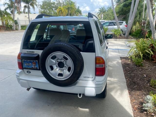 2001 Bright White /Gray Suzuki Vitara JLS LOW 35,130 1 OWNER (2S3TE52V716) with an 2.0L DOHC MPFI 16-Valve 4-Cyl Engine engine, Automatic transmission, located at 4701 North Dixie Hwy, Pompano Beach, FL, 33064, (954) 422-2889, 26.240938, -80.123474 - OUR WEBPAGE FLORIDACARS1.COM HAS OVER 100 PHOTOS AND FREE CARFAX LINK 2001 SUZUKI VITARA JLS VIN: 2S3TE52V716105780 2 S 3 T E 5 2 V 7 1 6 1 0 5 7 8 0 4 DOOR WAGON/SPORT UTILITY 2.0L I4 F DOHC 16V GASOLINE REAR WHEEL DRIVE Top Features Cloth Seats Soft Top Basic Features AM/FM Stereo Air Conditioning - Photo#73