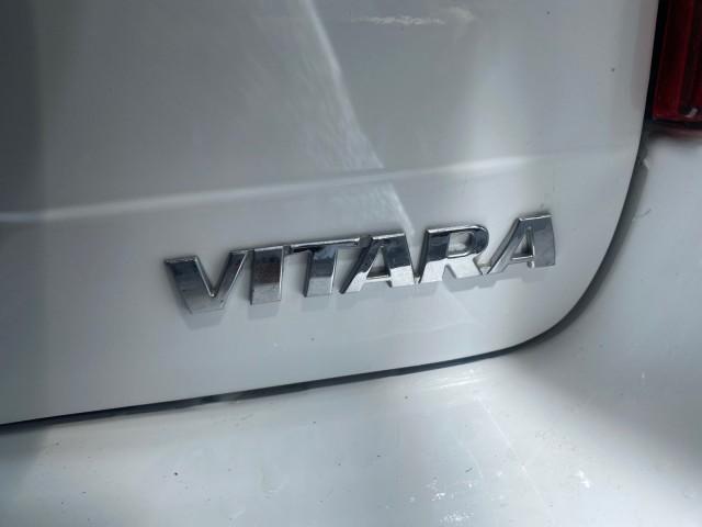 2001 Bright White /Gray Suzuki Vitara JLS LOW 35,130 1 OWNER (2S3TE52V716) with an 2.0L DOHC MPFI 16-Valve 4-Cyl Engine engine, Automatic transmission, located at 4701 North Dixie Hwy, Pompano Beach, FL, 33064, (954) 422-2889, 26.240938, -80.123474 - OUR WEBPAGE FLORIDACARS1.COM HAS OVER 100 PHOTOS AND FREE CARFAX LINK 2001 SUZUKI VITARA JLS VIN: 2S3TE52V716105780 2 S 3 T E 5 2 V 7 1 6 1 0 5 7 8 0 4 DOOR WAGON/SPORT UTILITY 2.0L I4 F DOHC 16V GASOLINE REAR WHEEL DRIVE Top Features Cloth Seats Soft Top Basic Features AM/FM Stereo Air Conditioning - Photo#75