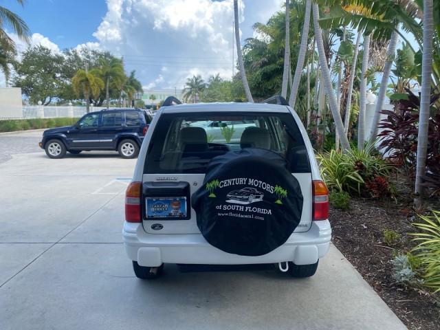 2001 Bright White /Gray Suzuki Vitara JLS LOW 35,130 1 OWNER (2S3TE52V716) with an 2.0L DOHC MPFI 16-Valve 4-Cyl Engine engine, Automatic transmission, located at 4701 North Dixie Hwy, Pompano Beach, FL, 33064, (954) 422-2889, 26.240938, -80.123474 - OUR WEBPAGE FLORIDACARS1.COM HAS OVER 100 PHOTOS AND FREE CARFAX LINK 2001 SUZUKI VITARA JLS VIN: 2S3TE52V716105780 2 S 3 T E 5 2 V 7 1 6 1 0 5 7 8 0 4 DOOR WAGON/SPORT UTILITY 2.0L I4 F DOHC 16V GASOLINE REAR WHEEL DRIVE Top Features Cloth Seats Soft Top Basic Features AM/FM Stereo Air Conditioning - Photo#76