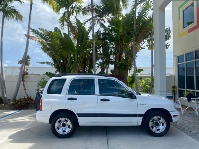 2001 Bright White /Gray Suzuki Vitara JLS LOW 35,130 1 OWNER (2S3TE52V716) with an 2.0L DOHC MPFI 16-Valve 4-Cyl Engine engine, Automatic transmission, located at 4701 North Dixie Hwy, Pompano Beach, FL, 33064, (954) 422-2889, 26.240938, -80.123474 - OUR WEBPAGE FLORIDACARS1.COM HAS OVER 100 PHOTOS AND FREE CARFAX LINK 2001 SUZUKI VITARA JLS VIN: 2S3TE52V716105780 2 S 3 T E 5 2 V 7 1 6 1 0 5 7 8 0 4 DOOR WAGON/SPORT UTILITY 2.0L I4 F DOHC 16V GASOLINE REAR WHEEL DRIVE Top Features Cloth Seats Soft Top Basic Features AM/FM Stereo Air Conditioning - Photo#83