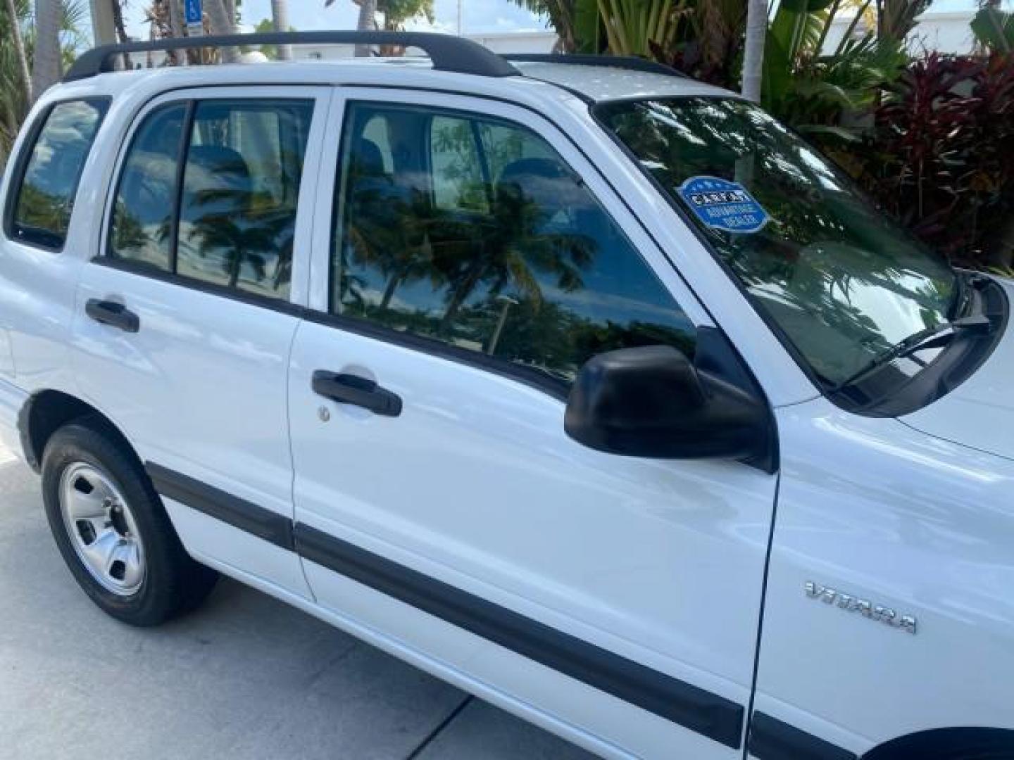 2001 Bright White /Gray Suzuki Vitara JLS LOW 35,130 1 OWNER (2S3TE52V716) with an 2.0L DOHC MPFI 16-Valve 4-Cyl Engine engine, Automatic transmission, located at 4701 North Dixie Hwy, Pompano Beach, FL, 33064, (954) 422-2889, 26.240938, -80.123474 - OUR WEBPAGE FLORIDACARS1.COM HAS OVER 100 PHOTOS AND FREE CARFAX LINK 2001 SUZUKI VITARA JLS VIN: 2S3TE52V716105780 2 S 3 T E 5 2 V 7 1 6 1 0 5 7 8 0 4 DOOR WAGON/SPORT UTILITY 2.0L I4 F DOHC 16V GASOLINE REAR WHEEL DRIVE Top Features Cloth Seats Soft Top Basic Features AM/FM Stereo Air Conditioning - Photo#86
