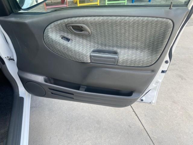 2001 Bright White /Gray Suzuki Vitara JLS LOW 35,130 1 OWNER (2S3TE52V716) with an 2.0L DOHC MPFI 16-Valve 4-Cyl Engine engine, Automatic transmission, located at 4701 North Dixie Hwy, Pompano Beach, FL, 33064, (954) 422-2889, 26.240938, -80.123474 - OUR WEBPAGE FLORIDACARS1.COM HAS OVER 100 PHOTOS AND FREE CARFAX LINK 2001 SUZUKI VITARA JLS VIN: 2S3TE52V716105780 2 S 3 T E 5 2 V 7 1 6 1 0 5 7 8 0 4 DOOR WAGON/SPORT UTILITY 2.0L I4 F DOHC 16V GASOLINE REAR WHEEL DRIVE Top Features Cloth Seats Soft Top Basic Features AM/FM Stereo Air Conditioning - Photo#91