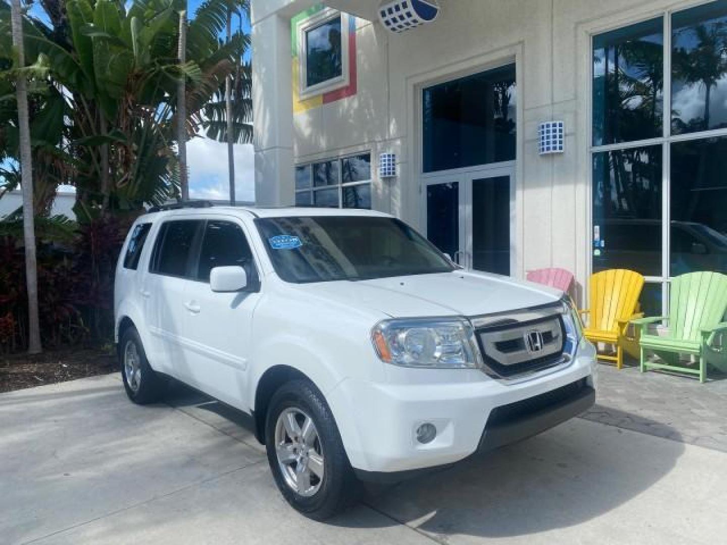 2011 Taffeta White /Gray Honda Pilot EX-L FL LOW MILES 93,295 (5FNYF3H58BB) with an 3.5L SOHC MPFI 24-Valve i-VTEC V6 Engine engine, Automatic transmission, located at 4701 North Dixie Hwy, Pompano Beach, FL, 33064, (954) 422-2889, 26.240938, -80.123474 - OUR WEBPAGE FLORIDACARS1.COM HAS OVER 100 PHOTOS AND FREE CARFAX LINK 2011 HONDA PILOT EX-L VIN: 5FNYF3H58BB048398 5 F N Y F 3 H 5 8 B B 0 4 8 3 9 8 4 DOOR WAGON/SPORT UTILITY 3.5L V6 F SOHC 24V GASOLINE FRONT WHEEL DRIVE Features ABS Brakes Air Conditioning Alloy Wheels AM/FM Stereo Automatic Trans - Photo#1