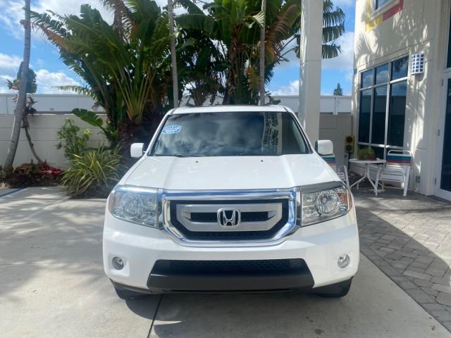 2011 Taffeta White /Gray Honda Pilot EX-L FL LOW MILES 93,512 (5FNYF3H58BB) with an 3.5L SOHC MPFI 24-Valve i-VTEC V6 Engine engine, Automatic transmission, located at 4701 North Dixie Hwy, Pompano Beach, FL, 33064, (954) 422-2889, 26.240938, -80.123474 - OUR WEBPAGE FLORIDACARS1.COM HAS OVER 100 PHOTOS AND FREE CARFAX LINK 2011 HONDA PILOT EX-L VIN: 5FNYF3H58BB048398 5 F N Y F 3 H 5 8 B B 0 4 8 3 9 8 4 DOOR WAGON/SPORT UTILITY 3.5L V6 F SOHC 24V GASOLINE FRONT WHEEL DRIVE Features ABS Brakes Air Conditioning Alloy Wheels AM/FM Stereo Automatic Trans - Photo#2