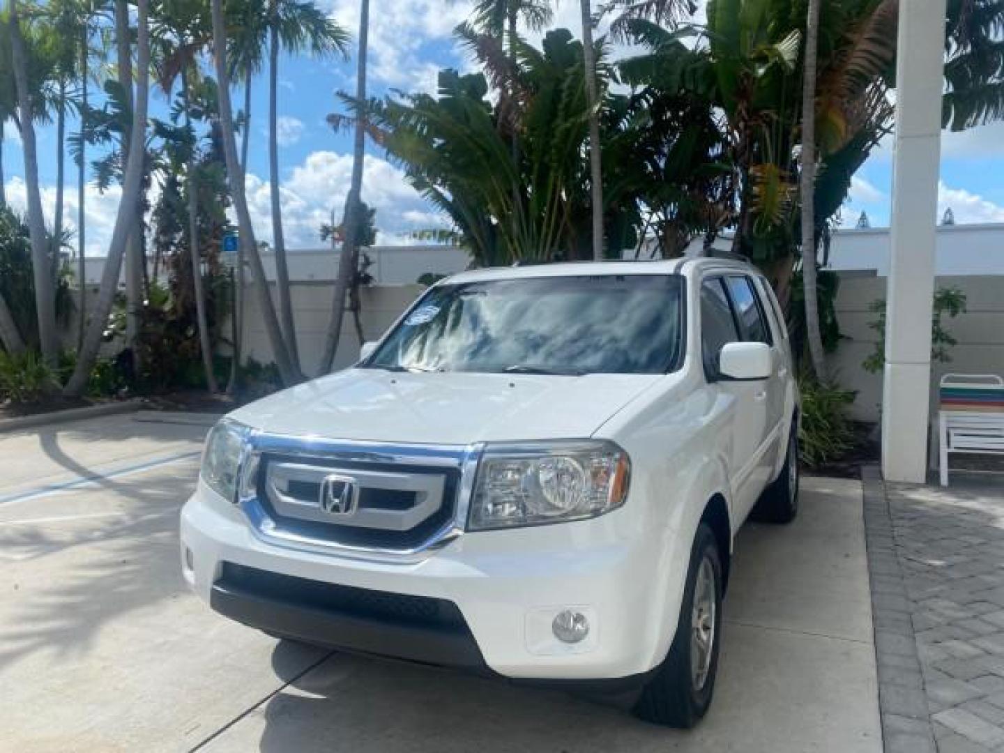2011 Taffeta White /Gray Honda Pilot EX-L FL LOW MILES 93,295 (5FNYF3H58BB) with an 3.5L SOHC MPFI 24-Valve i-VTEC V6 Engine engine, Automatic transmission, located at 4701 North Dixie Hwy, Pompano Beach, FL, 33064, (954) 422-2889, 26.240938, -80.123474 - OUR WEBPAGE FLORIDACARS1.COM HAS OVER 100 PHOTOS AND FREE CARFAX LINK 2011 HONDA PILOT EX-L VIN: 5FNYF3H58BB048398 5 F N Y F 3 H 5 8 B B 0 4 8 3 9 8 4 DOOR WAGON/SPORT UTILITY 3.5L V6 F SOHC 24V GASOLINE FRONT WHEEL DRIVE Features ABS Brakes Air Conditioning Alloy Wheels AM/FM Stereo Automatic Trans - Photo#3