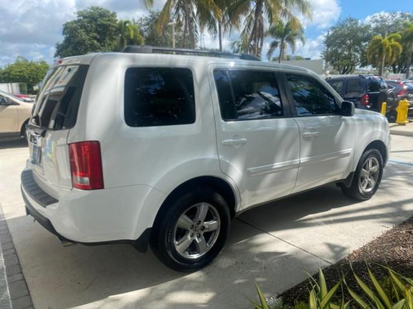 2011 Taffeta White /Gray Honda Pilot EX-L FL LOW MILES 93,295 (5FNYF3H58BB) with an 3.5L SOHC MPFI 24-Valve i-VTEC V6 Engine engine, Automatic transmission, located at 4701 North Dixie Hwy, Pompano Beach, FL, 33064, (954) 422-2889, 26.240938, -80.123474 - OUR WEBPAGE FLORIDACARS1.COM HAS OVER 100 PHOTOS AND FREE CARFAX LINK 2011 HONDA PILOT EX-L VIN: 5FNYF3H58BB048398 5 F N Y F 3 H 5 8 B B 0 4 8 3 9 8 4 DOOR WAGON/SPORT UTILITY 3.5L V6 F SOHC 24V GASOLINE FRONT WHEEL DRIVE Features ABS Brakes Air Conditioning Alloy Wheels AM/FM Stereo Automatic Trans - Photo#7