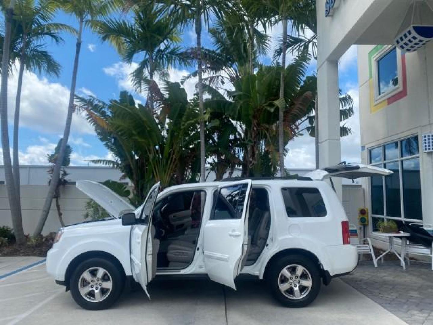 2011 Taffeta White /Gray Honda Pilot EX-L FL LOW MILES 93,295 (5FNYF3H58BB) with an 3.5L SOHC MPFI 24-Valve i-VTEC V6 Engine engine, Automatic transmission, located at 4701 North Dixie Hwy, Pompano Beach, FL, 33064, (954) 422-2889, 26.240938, -80.123474 - OUR WEBPAGE FLORIDACARS1.COM HAS OVER 100 PHOTOS AND FREE CARFAX LINK 2011 HONDA PILOT EX-L VIN: 5FNYF3H58BB048398 5 F N Y F 3 H 5 8 B B 0 4 8 3 9 8 4 DOOR WAGON/SPORT UTILITY 3.5L V6 F SOHC 24V GASOLINE FRONT WHEEL DRIVE Features ABS Brakes Air Conditioning Alloy Wheels AM/FM Stereo Automatic Trans - Photo#8