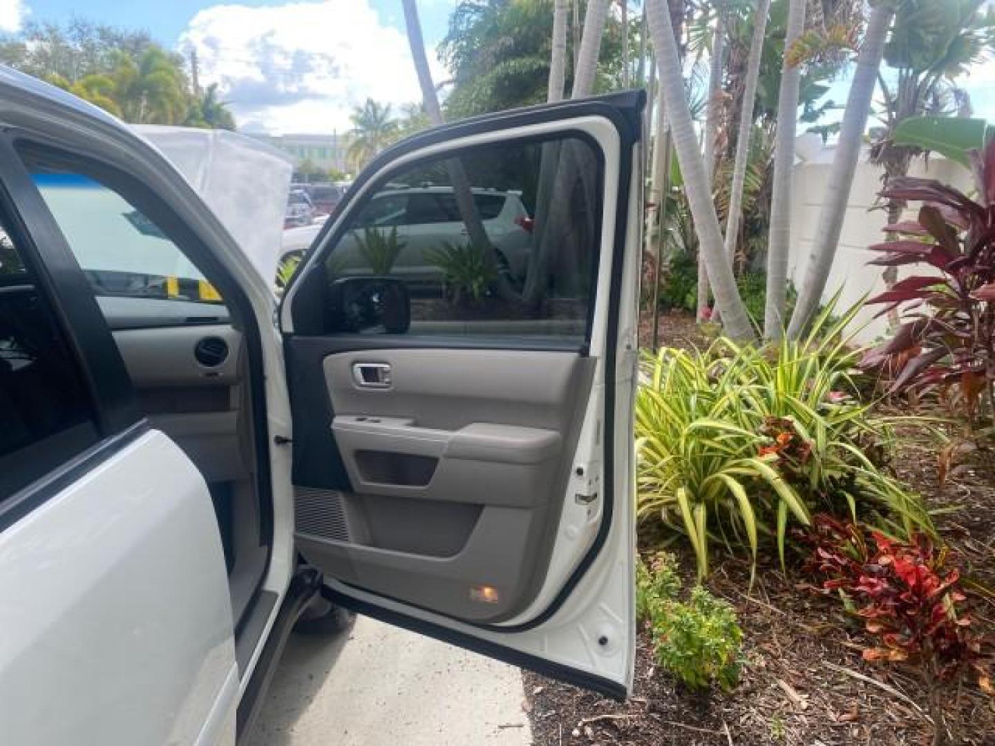 2011 Taffeta White /Gray Honda Pilot EX-L FL LOW MILES 93,295 (5FNYF3H58BB) with an 3.5L SOHC MPFI 24-Valve i-VTEC V6 Engine engine, Automatic transmission, located at 4701 North Dixie Hwy, Pompano Beach, FL, 33064, (954) 422-2889, 26.240938, -80.123474 - OUR WEBPAGE FLORIDACARS1.COM HAS OVER 100 PHOTOS AND FREE CARFAX LINK 2011 HONDA PILOT EX-L VIN: 5FNYF3H58BB048398 5 F N Y F 3 H 5 8 B B 0 4 8 3 9 8 4 DOOR WAGON/SPORT UTILITY 3.5L V6 F SOHC 24V GASOLINE FRONT WHEEL DRIVE Features ABS Brakes Air Conditioning Alloy Wheels AM/FM Stereo Automatic Trans - Photo#11