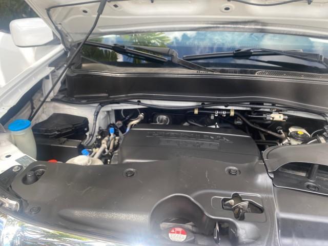 2011 Taffeta White /Gray Honda Pilot EX-L FL LOW MILES 93,512 (5FNYF3H58BB) with an 3.5L SOHC MPFI 24-Valve i-VTEC V6 Engine engine, Automatic transmission, located at 4701 North Dixie Hwy, Pompano Beach, FL, 33064, (954) 422-2889, 26.240938, -80.123474 - OUR WEBPAGE FLORIDACARS1.COM HAS OVER 100 PHOTOS AND FREE CARFAX LINK 2011 HONDA PILOT EX-L VIN: 5FNYF3H58BB048398 5 F N Y F 3 H 5 8 B B 0 4 8 3 9 8 4 DOOR WAGON/SPORT UTILITY 3.5L V6 F SOHC 24V GASOLINE FRONT WHEEL DRIVE Features ABS Brakes Air Conditioning Alloy Wheels AM/FM Stereo Automatic Trans - Photo#24