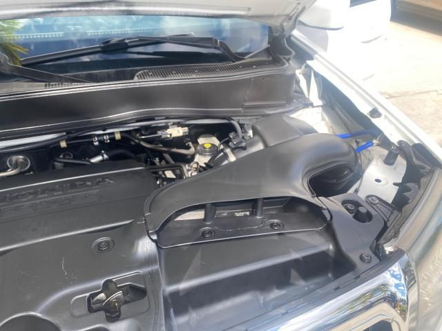 2011 Taffeta White /Gray Honda Pilot EX-L FL LOW MILES 93,512 (5FNYF3H58BB) with an 3.5L SOHC MPFI 24-Valve i-VTEC V6 Engine engine, Automatic transmission, located at 4701 North Dixie Hwy, Pompano Beach, FL, 33064, (954) 422-2889, 26.240938, -80.123474 - OUR WEBPAGE FLORIDACARS1.COM HAS OVER 100 PHOTOS AND FREE CARFAX LINK 2011 HONDA PILOT EX-L VIN: 5FNYF3H58BB048398 5 F N Y F 3 H 5 8 B B 0 4 8 3 9 8 4 DOOR WAGON/SPORT UTILITY 3.5L V6 F SOHC 24V GASOLINE FRONT WHEEL DRIVE Features ABS Brakes Air Conditioning Alloy Wheels AM/FM Stereo Automatic Trans - Photo#25