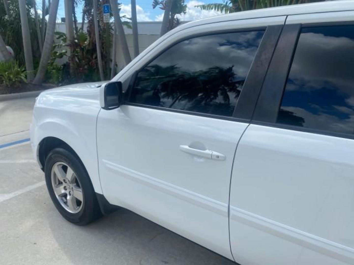 2011 Taffeta White /Gray Honda Pilot EX-L FL LOW MILES 93,295 (5FNYF3H58BB) with an 3.5L SOHC MPFI 24-Valve i-VTEC V6 Engine engine, Automatic transmission, located at 4701 North Dixie Hwy, Pompano Beach, FL, 33064, (954) 422-2889, 26.240938, -80.123474 - OUR WEBPAGE FLORIDACARS1.COM HAS OVER 100 PHOTOS AND FREE CARFAX LINK 2011 HONDA PILOT EX-L VIN: 5FNYF3H58BB048398 5 F N Y F 3 H 5 8 B B 0 4 8 3 9 8 4 DOOR WAGON/SPORT UTILITY 3.5L V6 F SOHC 24V GASOLINE FRONT WHEEL DRIVE Features ABS Brakes Air Conditioning Alloy Wheels AM/FM Stereo Automatic Trans - Photo#26