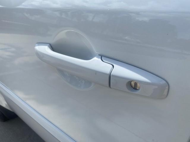 2011 Taffeta White /Gray Honda Pilot EX-L FL LOW MILES 93,512 (5FNYF3H58BB) with an 3.5L SOHC MPFI 24-Valve i-VTEC V6 Engine engine, Automatic transmission, located at 4701 North Dixie Hwy, Pompano Beach, FL, 33064, (954) 422-2889, 26.240938, -80.123474 - OUR WEBPAGE FLORIDACARS1.COM HAS OVER 100 PHOTOS AND FREE CARFAX LINK 2011 HONDA PILOT EX-L VIN: 5FNYF3H58BB048398 5 F N Y F 3 H 5 8 B B 0 4 8 3 9 8 4 DOOR WAGON/SPORT UTILITY 3.5L V6 F SOHC 24V GASOLINE FRONT WHEEL DRIVE Features ABS Brakes Air Conditioning Alloy Wheels AM/FM Stereo Automatic Trans - Photo#27