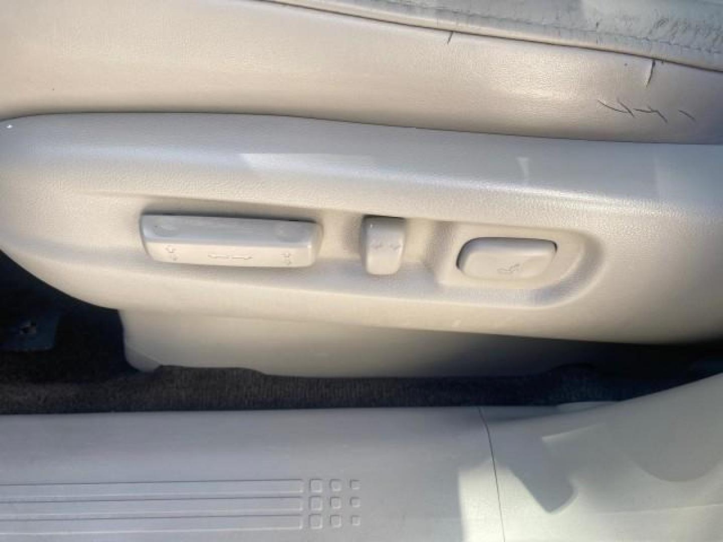 2011 Taffeta White /Gray Honda Pilot EX-L FL LOW MILES 93,295 (5FNYF3H58BB) with an 3.5L SOHC MPFI 24-Valve i-VTEC V6 Engine engine, Automatic transmission, located at 4701 North Dixie Hwy, Pompano Beach, FL, 33064, (954) 422-2889, 26.240938, -80.123474 - OUR WEBPAGE FLORIDACARS1.COM HAS OVER 100 PHOTOS AND FREE CARFAX LINK 2011 HONDA PILOT EX-L VIN: 5FNYF3H58BB048398 5 F N Y F 3 H 5 8 B B 0 4 8 3 9 8 4 DOOR WAGON/SPORT UTILITY 3.5L V6 F SOHC 24V GASOLINE FRONT WHEEL DRIVE Features ABS Brakes Air Conditioning Alloy Wheels AM/FM Stereo Automatic Trans - Photo#32
