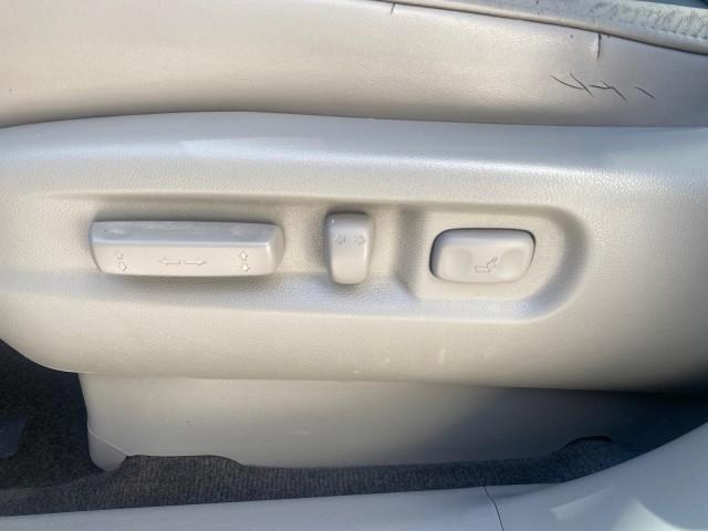 2011 Taffeta White /Gray Honda Pilot EX-L FL LOW MILES 93,512 (5FNYF3H58BB) with an 3.5L SOHC MPFI 24-Valve i-VTEC V6 Engine engine, Automatic transmission, located at 4701 North Dixie Hwy, Pompano Beach, FL, 33064, (954) 422-2889, 26.240938, -80.123474 - OUR WEBPAGE FLORIDACARS1.COM HAS OVER 100 PHOTOS AND FREE CARFAX LINK 2011 HONDA PILOT EX-L VIN: 5FNYF3H58BB048398 5 F N Y F 3 H 5 8 B B 0 4 8 3 9 8 4 DOOR WAGON/SPORT UTILITY 3.5L V6 F SOHC 24V GASOLINE FRONT WHEEL DRIVE Features ABS Brakes Air Conditioning Alloy Wheels AM/FM Stereo Automatic Trans - Photo#39