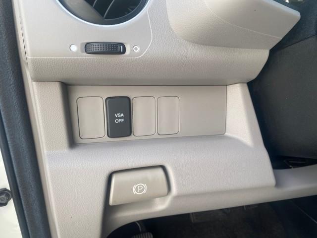 2011 Taffeta White /Gray Honda Pilot EX-L FL LOW MILES 93,512 (5FNYF3H58BB) with an 3.5L SOHC MPFI 24-Valve i-VTEC V6 Engine engine, Automatic transmission, located at 4701 North Dixie Hwy, Pompano Beach, FL, 33064, (954) 422-2889, 26.240938, -80.123474 - OUR WEBPAGE FLORIDACARS1.COM HAS OVER 100 PHOTOS AND FREE CARFAX LINK 2011 HONDA PILOT EX-L VIN: 5FNYF3H58BB048398 5 F N Y F 3 H 5 8 B B 0 4 8 3 9 8 4 DOOR WAGON/SPORT UTILITY 3.5L V6 F SOHC 24V GASOLINE FRONT WHEEL DRIVE Features ABS Brakes Air Conditioning Alloy Wheels AM/FM Stereo Automatic Trans - Photo#45