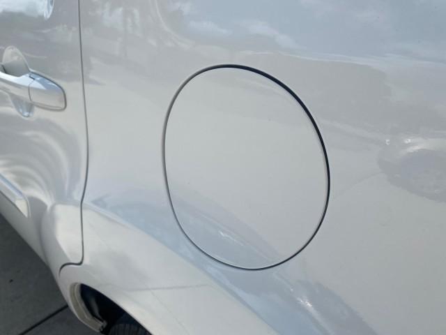 2011 Taffeta White /Gray Honda Pilot EX-L FL LOW MILES 93,512 (5FNYF3H58BB) with an 3.5L SOHC MPFI 24-Valve i-VTEC V6 Engine engine, Automatic transmission, located at 4701 North Dixie Hwy, Pompano Beach, FL, 33064, (954) 422-2889, 26.240938, -80.123474 - OUR WEBPAGE FLORIDACARS1.COM HAS OVER 100 PHOTOS AND FREE CARFAX LINK 2011 HONDA PILOT EX-L VIN: 5FNYF3H58BB048398 5 F N Y F 3 H 5 8 B B 0 4 8 3 9 8 4 DOOR WAGON/SPORT UTILITY 3.5L V6 F SOHC 24V GASOLINE FRONT WHEEL DRIVE Features ABS Brakes Air Conditioning Alloy Wheels AM/FM Stereo Automatic Trans - Photo#84