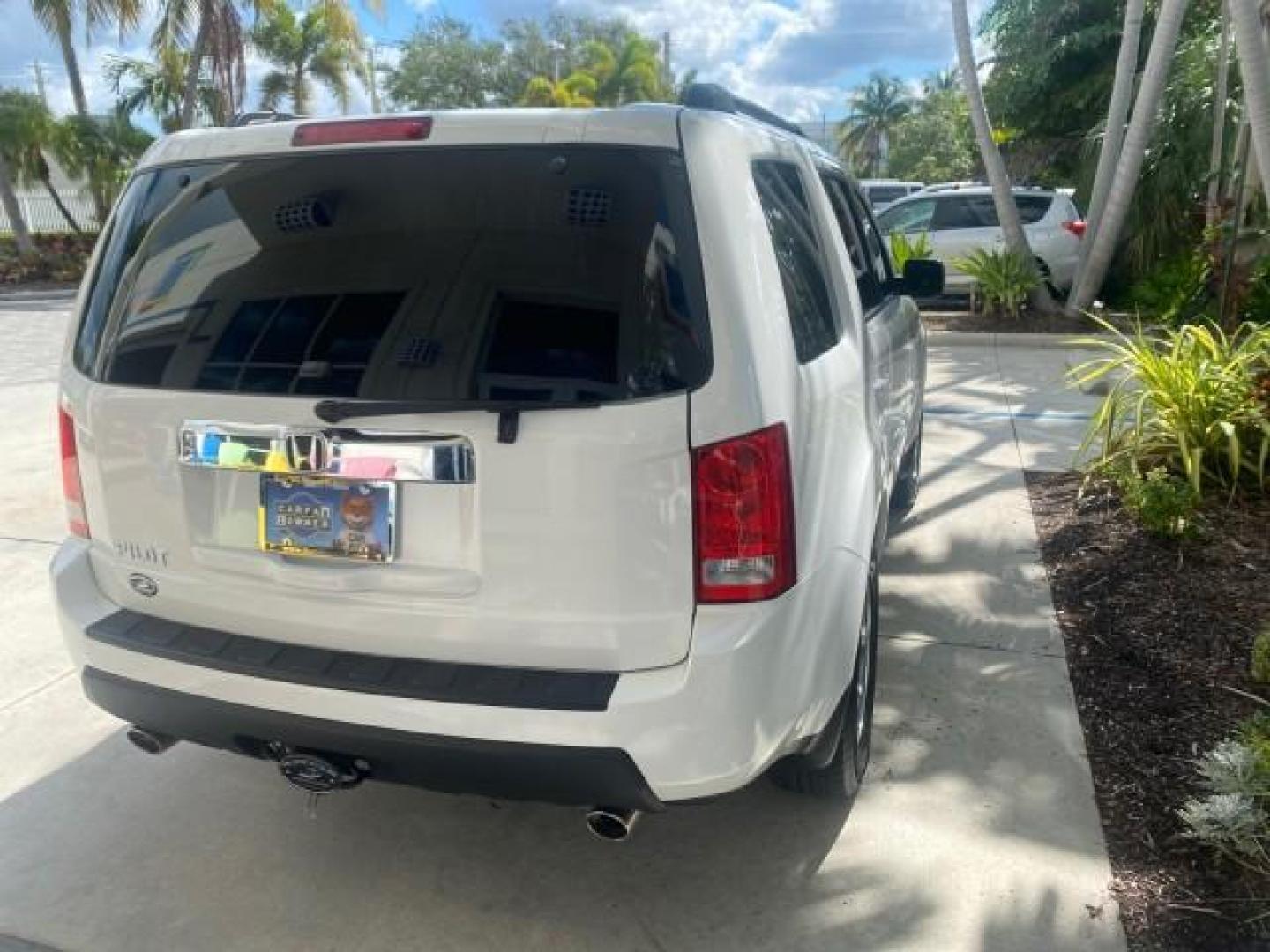 2011 Taffeta White /Gray Honda Pilot EX-L FL LOW MILES 93,295 (5FNYF3H58BB) with an 3.5L SOHC MPFI 24-Valve i-VTEC V6 Engine engine, Automatic transmission, located at 4701 North Dixie Hwy, Pompano Beach, FL, 33064, (954) 422-2889, 26.240938, -80.123474 - OUR WEBPAGE FLORIDACARS1.COM HAS OVER 100 PHOTOS AND FREE CARFAX LINK 2011 HONDA PILOT EX-L VIN: 5FNYF3H58BB048398 5 F N Y F 3 H 5 8 B B 0 4 8 3 9 8 4 DOOR WAGON/SPORT UTILITY 3.5L V6 F SOHC 24V GASOLINE FRONT WHEEL DRIVE Features ABS Brakes Air Conditioning Alloy Wheels AM/FM Stereo Automatic Trans - Photo#88