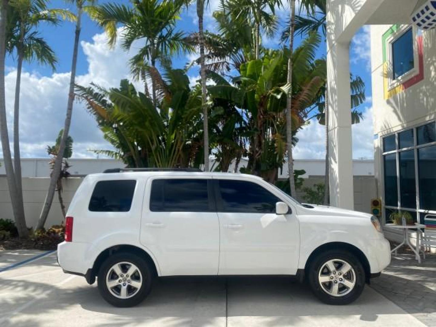 2011 Taffeta White /Gray Honda Pilot EX-L FL LOW MILES 93,295 (5FNYF3H58BB) with an 3.5L SOHC MPFI 24-Valve i-VTEC V6 Engine engine, Automatic transmission, located at 4701 North Dixie Hwy, Pompano Beach, FL, 33064, (954) 422-2889, 26.240938, -80.123474 - OUR WEBPAGE FLORIDACARS1.COM HAS OVER 100 PHOTOS AND FREE CARFAX LINK 2011 HONDA PILOT EX-L VIN: 5FNYF3H58BB048398 5 F N Y F 3 H 5 8 B B 0 4 8 3 9 8 4 DOOR WAGON/SPORT UTILITY 3.5L V6 F SOHC 24V GASOLINE FRONT WHEEL DRIVE Features ABS Brakes Air Conditioning Alloy Wheels AM/FM Stereo Automatic Trans - Photo#99