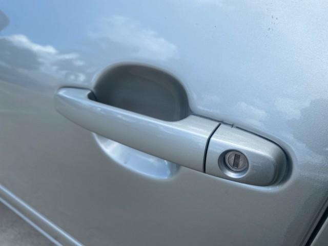 2004 Lunar Mist Metallic /Light Gray Toyota Corolla LE LOW MILES 47,436 (2T1BR38E04C) with an 1.8L DOHC EFI 16-Valve 4-Cyl Aluminum Engine engine, Automatic transmission, located at 4701 North Dixie Hwy, Pompano Beach, FL, 33064, (954) 422-2889, 26.240938, -80.123474 - OUR WEBPAGE FLORIDACARS1.COM HAS OVER 100 PHOTOS AND FREE CARFAX LINK 2004 TOYOTA COROLLA VIN: 2T1BR38E04C236689 2 T 1 B R 3 8 E 0 4 C 2 3 6 6 8 9 SEDAN 4 DR 1.8L I4 F DOHC 16V GASOLINE FRONT WHEEL DRIVE Features ABS Brakes Air Conditioning AM/FM Stereo Automatic Transmission CD Audio Cloth Seats Cr - Photo#27