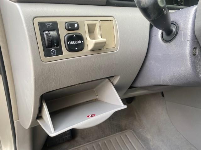 2004 Lunar Mist Metallic /Light Gray Toyota Corolla LE LOW MILES 47,436 (2T1BR38E04C) with an 1.8L DOHC EFI 16-Valve 4-Cyl Aluminum Engine engine, Automatic transmission, located at 4701 North Dixie Hwy, Pompano Beach, FL, 33064, (954) 422-2889, 26.240938, -80.123474 - OUR WEBPAGE FLORIDACARS1.COM HAS OVER 100 PHOTOS AND FREE CARFAX LINK 2004 TOYOTA COROLLA VIN: 2T1BR38E04C236689 2 T 1 B R 3 8 E 0 4 C 2 3 6 6 8 9 SEDAN 4 DR 1.8L I4 F DOHC 16V GASOLINE FRONT WHEEL DRIVE Features ABS Brakes Air Conditioning AM/FM Stereo Automatic Transmission CD Audio Cloth Seats Cr - Photo#43