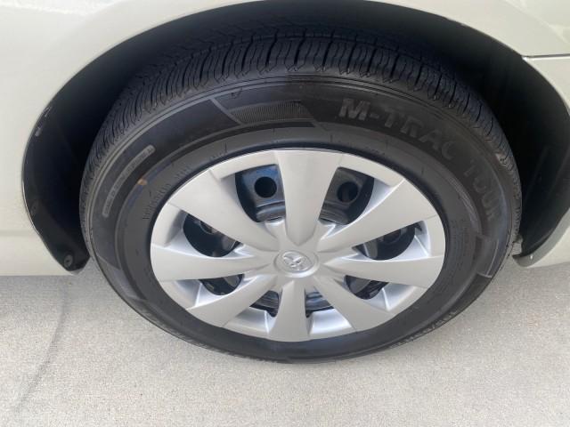 2004 Lunar Mist Metallic /Light Gray Toyota Corolla LE LOW MILES 47,436 (2T1BR38E04C) with an 1.8L DOHC EFI 16-Valve 4-Cyl Aluminum Engine engine, Automatic transmission, located at 4701 North Dixie Hwy, Pompano Beach, FL, 33064, (954) 422-2889, 26.240938, -80.123474 - OUR WEBPAGE FLORIDACARS1.COM HAS OVER 100 PHOTOS AND FREE CARFAX LINK 2004 TOYOTA COROLLA VIN: 2T1BR38E04C236689 2 T 1 B R 3 8 E 0 4 C 2 3 6 6 8 9 SEDAN 4 DR 1.8L I4 F DOHC 16V GASOLINE FRONT WHEEL DRIVE Features ABS Brakes Air Conditioning AM/FM Stereo Automatic Transmission CD Audio Cloth Seats Cr - Photo#72