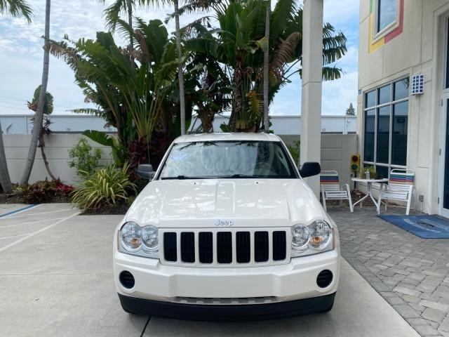 2005 Stone White /Medium Slate Gray Jeep Grand Cherokee Laredo LOW MILES 61,351 (1J4GS48K85C) with an 3.7L V6 Power Tech Engine engine, Automatic transmission, located at 4701 North Dixie Hwy, Pompano Beach, FL, 33064, (954) 422-2889, 26.240938, -80.123474 - OUR WEBPAGE FLORIDACARS1.COM HAS OVER 100 PHOTOS AND FREE CARFAX LINK 2005 JEEP GRAND CHEROKEE LAREDO VIN: 1J4GS48K85C634226 1 J 4 G S 4 8 K 8 5 C 6 3 4 2 2 6 4 DOOR WAGON/SPORT UTILITY 3.7L V6 F GASOLINE REAR WHEEL DRIVE Features ABS Brakes Air Conditioning Alloy Wheels AM/FM Stereo Automatic Trans - Photo#2